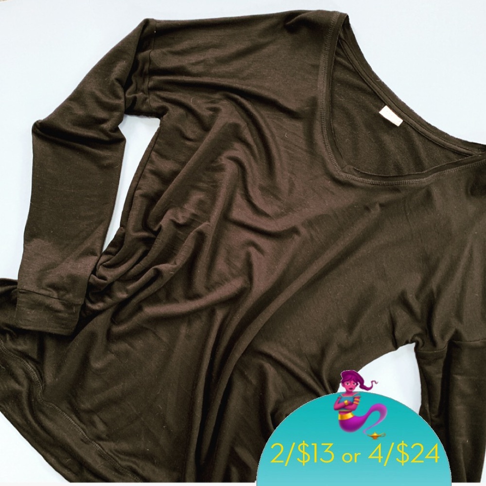 🚛MOVING SALE 🚛 
soft v-neck black top size L